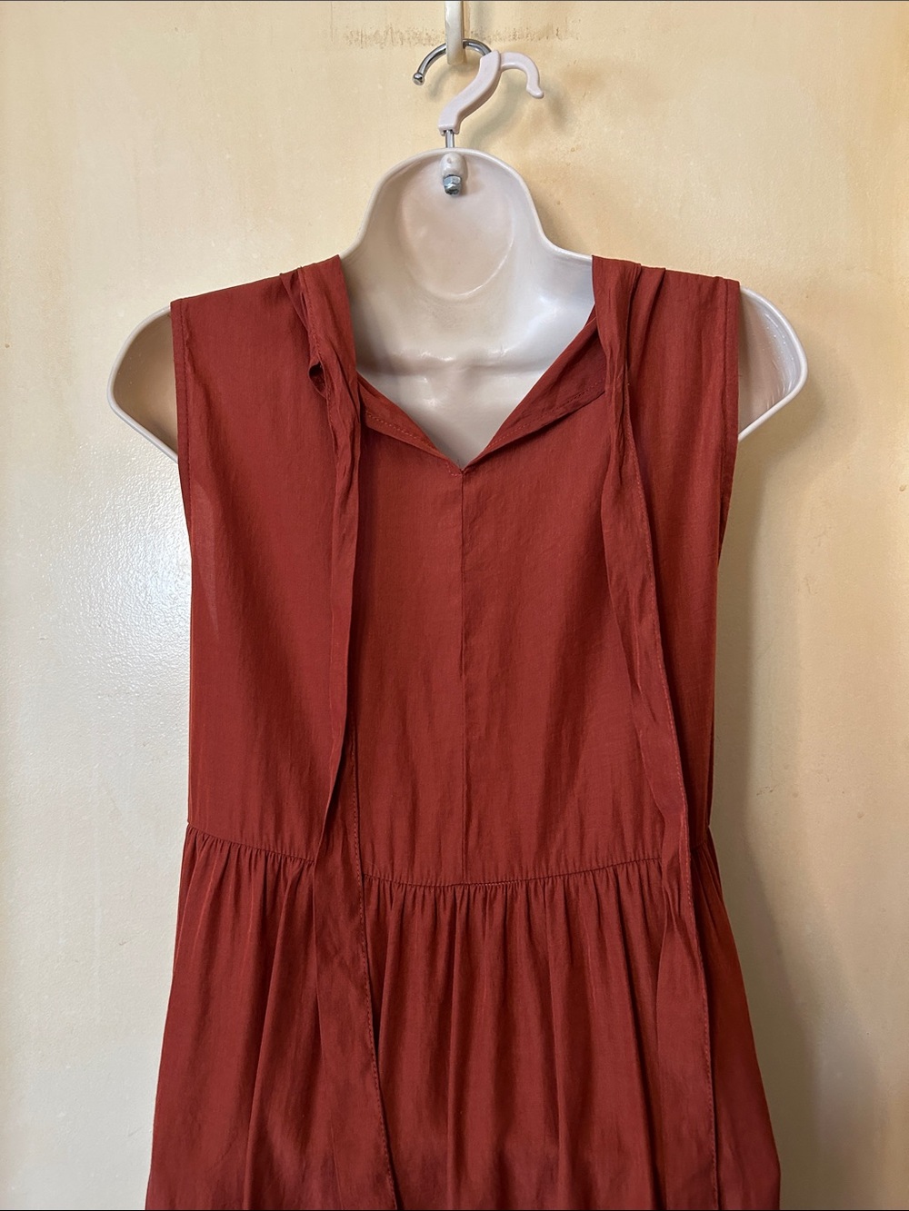 easel Sleeveless Rust Tiered Maxi Dress with Back Bow size M - Picture 10 of 12